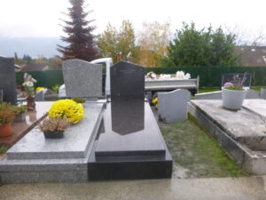 nouveaux cimetière avec camion