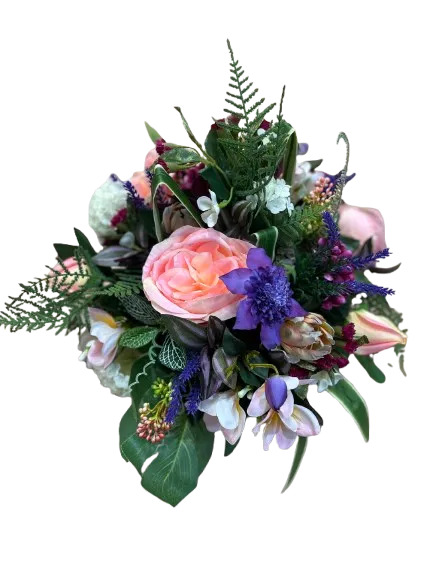 Bouquet de fleurs artificielles aux tons roses et violacés pour sépulture