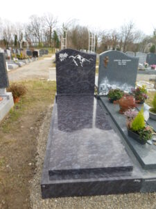 fleurs sur cimetiere