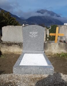 cimetière avec la croix