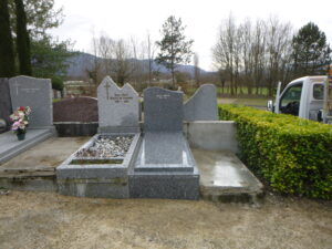 cimetiere avec camion