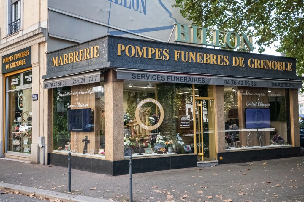 devanture de pompes funèbres de grenoble